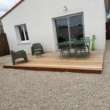 La Maison Cireenne Apartment *