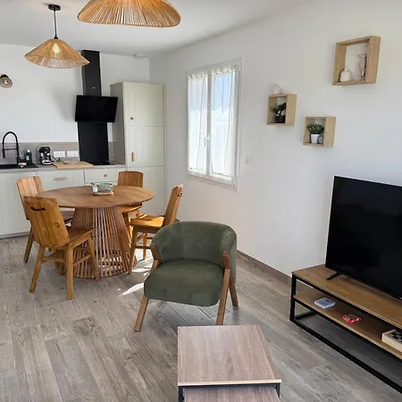 La Maison Cireenne Apartment *